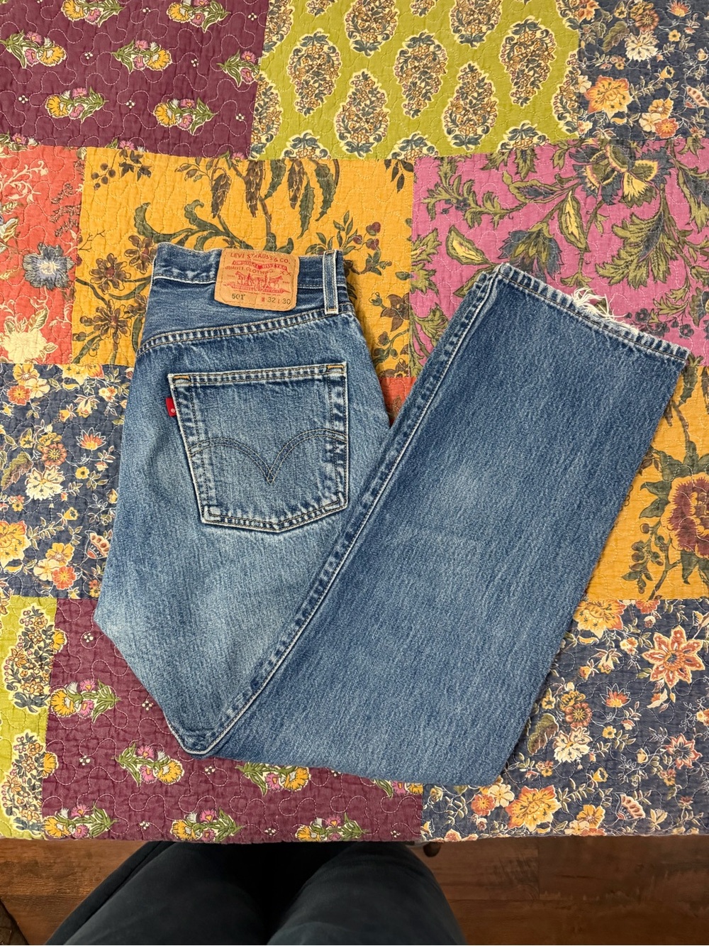Medium wash vintage Levi’s - Picture 3 of 6